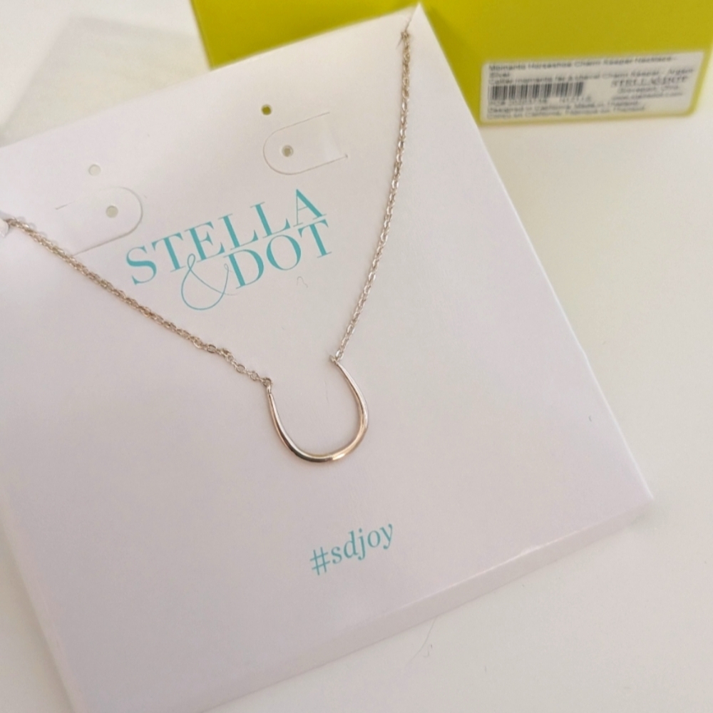 Stella & Dot Horseshoe Momento Charm Keeper Necklace (Silver)